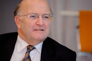 Economists: Overvalued house prices set for major contraction